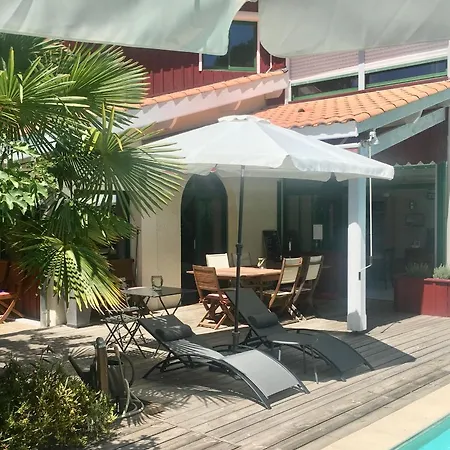 Les Amarantes Guest house Ares