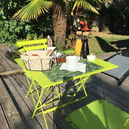 Les Amarantes Guest house Ares